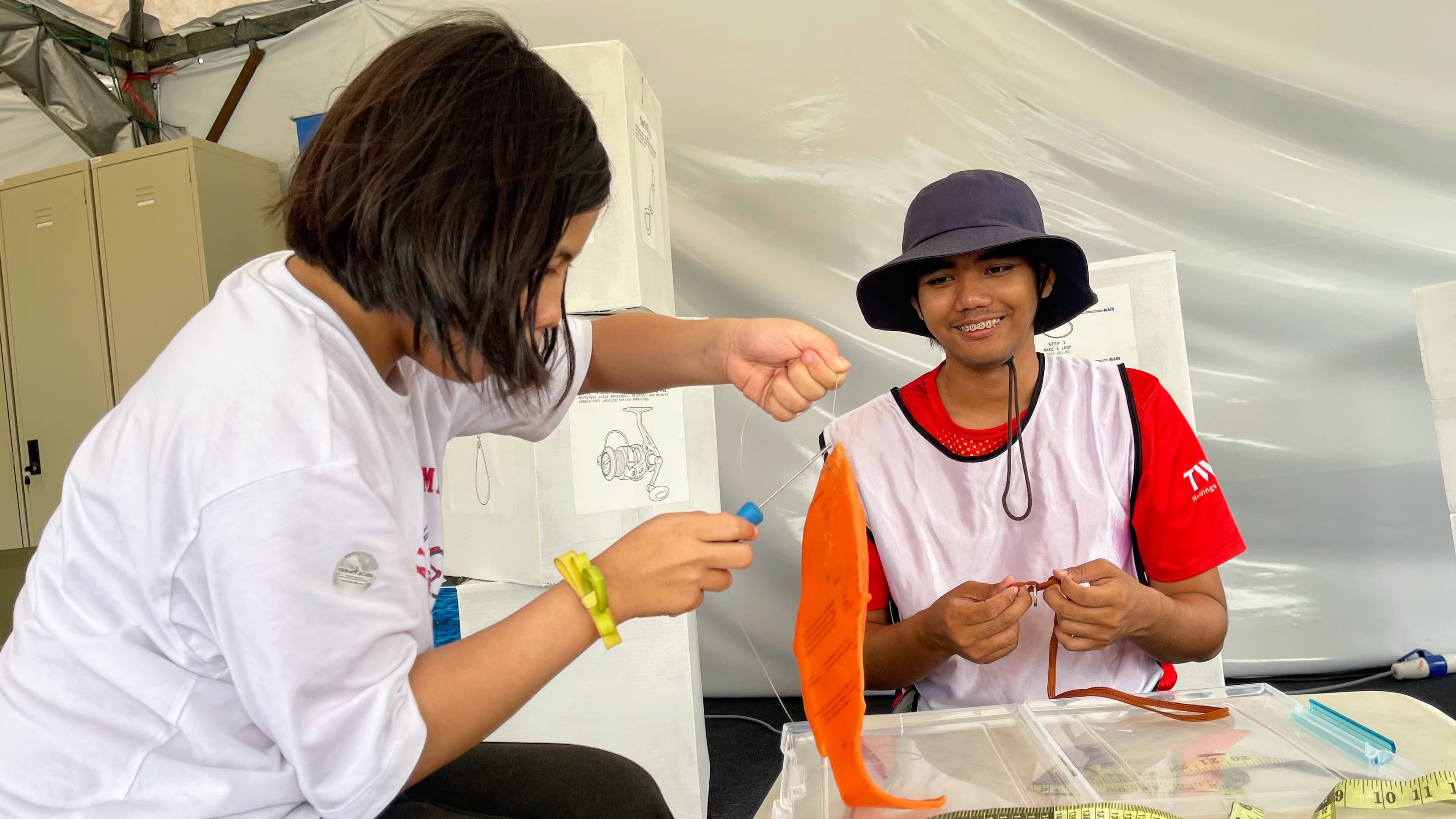 Hana learning the proper hook-release technique helps minimise stress and injury while promoting safer and more responsible catch-and-release practices.