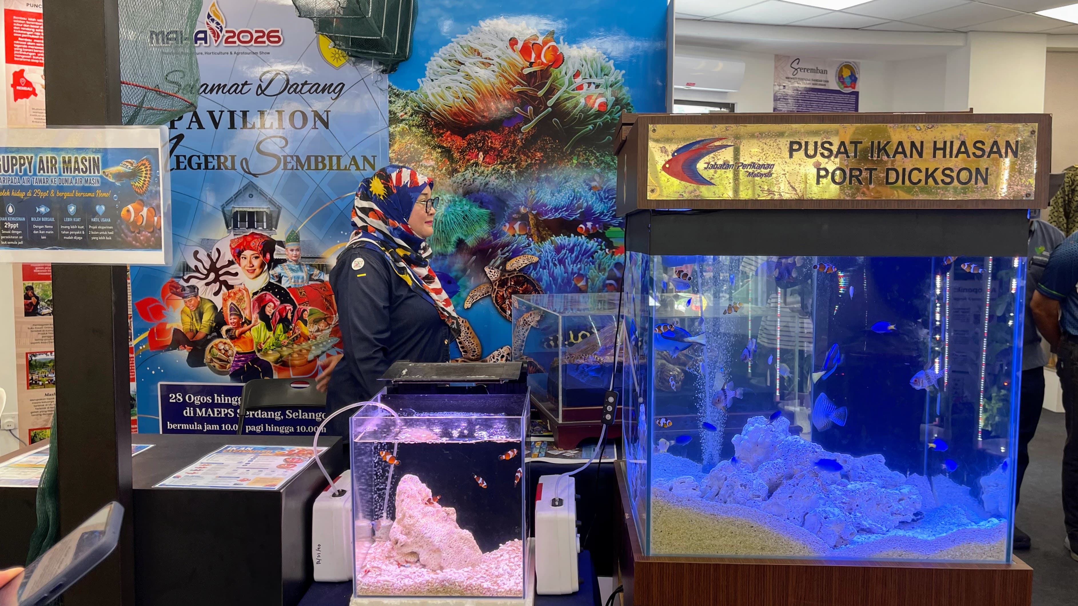 The Pusat Ikan Hiasan Teluk Kemang exhibit at the Negeri Sembilan Pavilion. Managed by the Department of Fisheries Malaysia, this facility serves as an educational marine attraction, research hub, and conservation center based in Port Dickson.